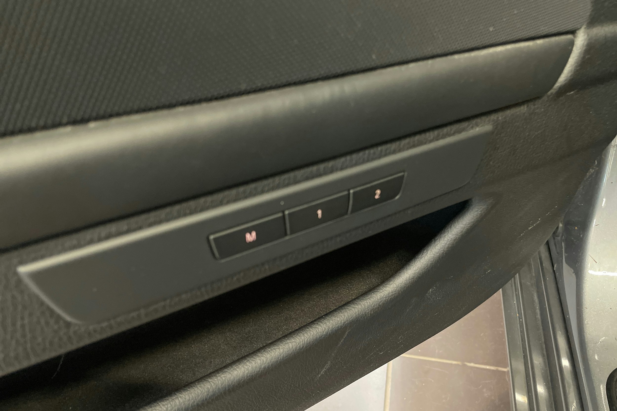 Harmaa BMW 530 2010 kuva 15.