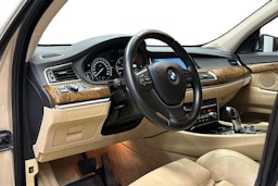 harmaa BMW 530 2010 kuva 6.