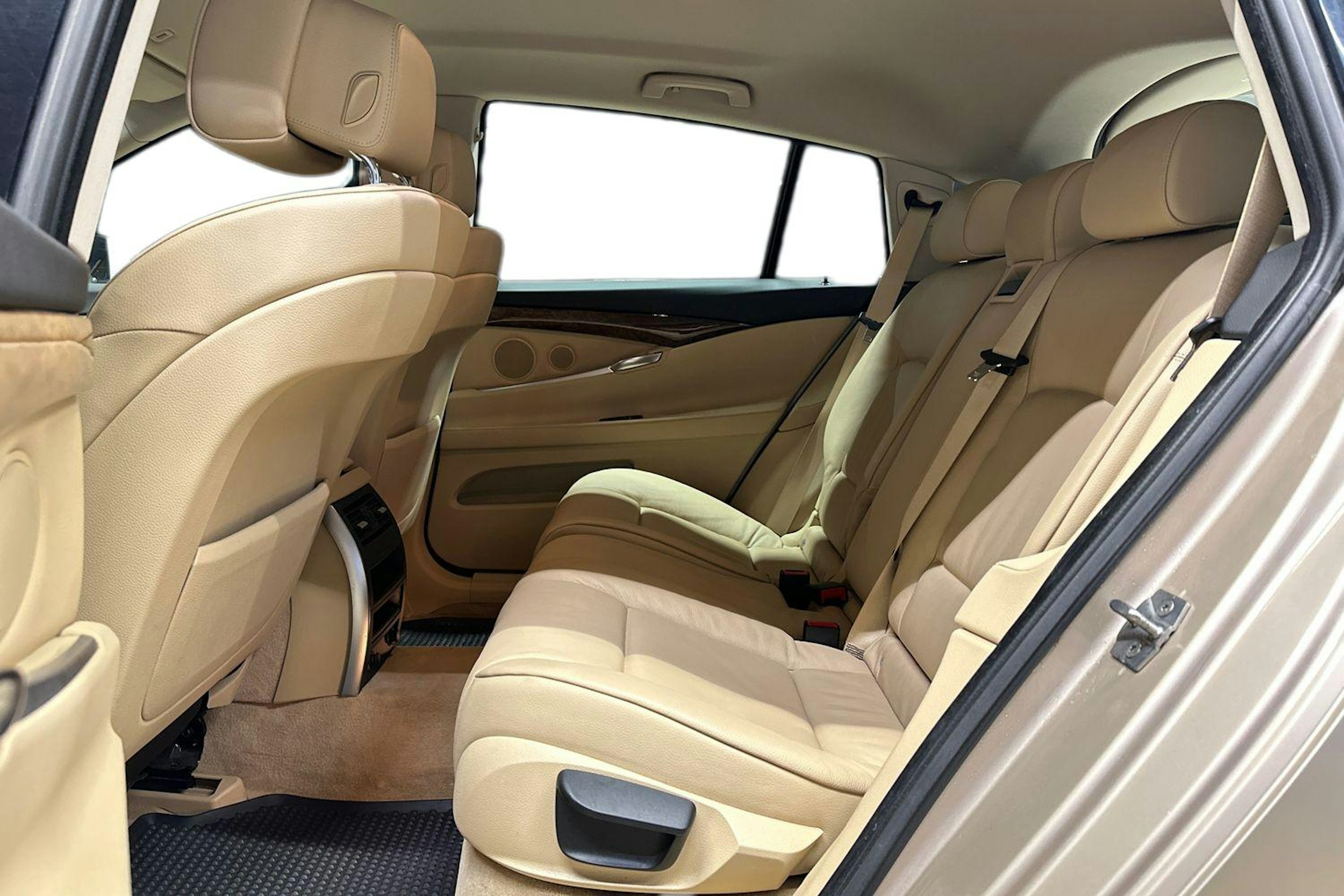 harmaa BMW 530 2010 kuva 8.