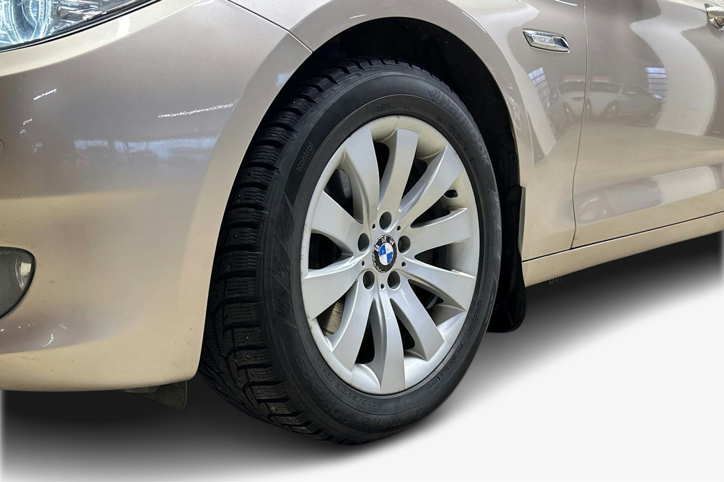 harmaa BMW 530 2010 kuva 9.