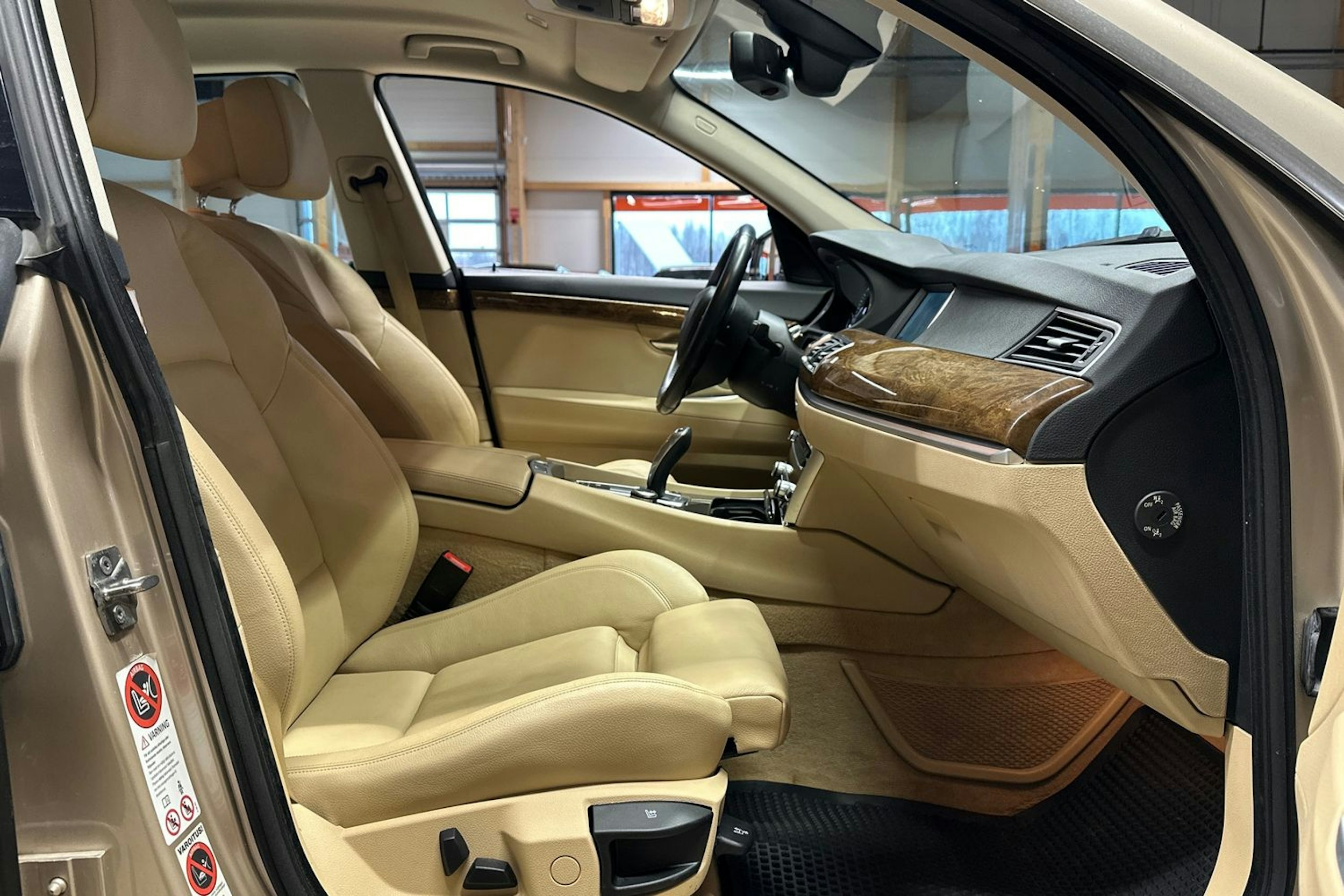 harmaa BMW 530 2010 kuva 10.