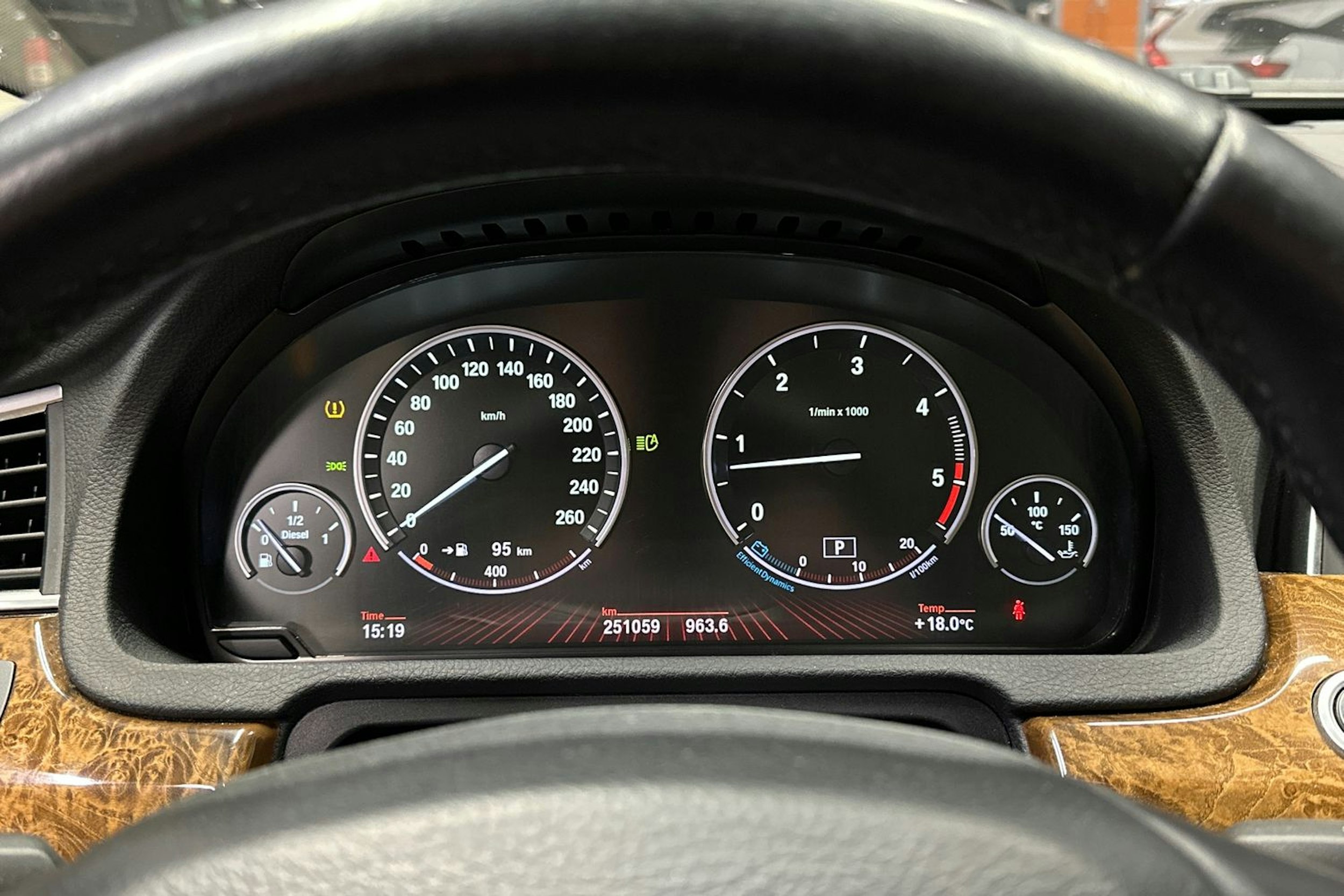 harmaa BMW 530 2010 kuva 18.