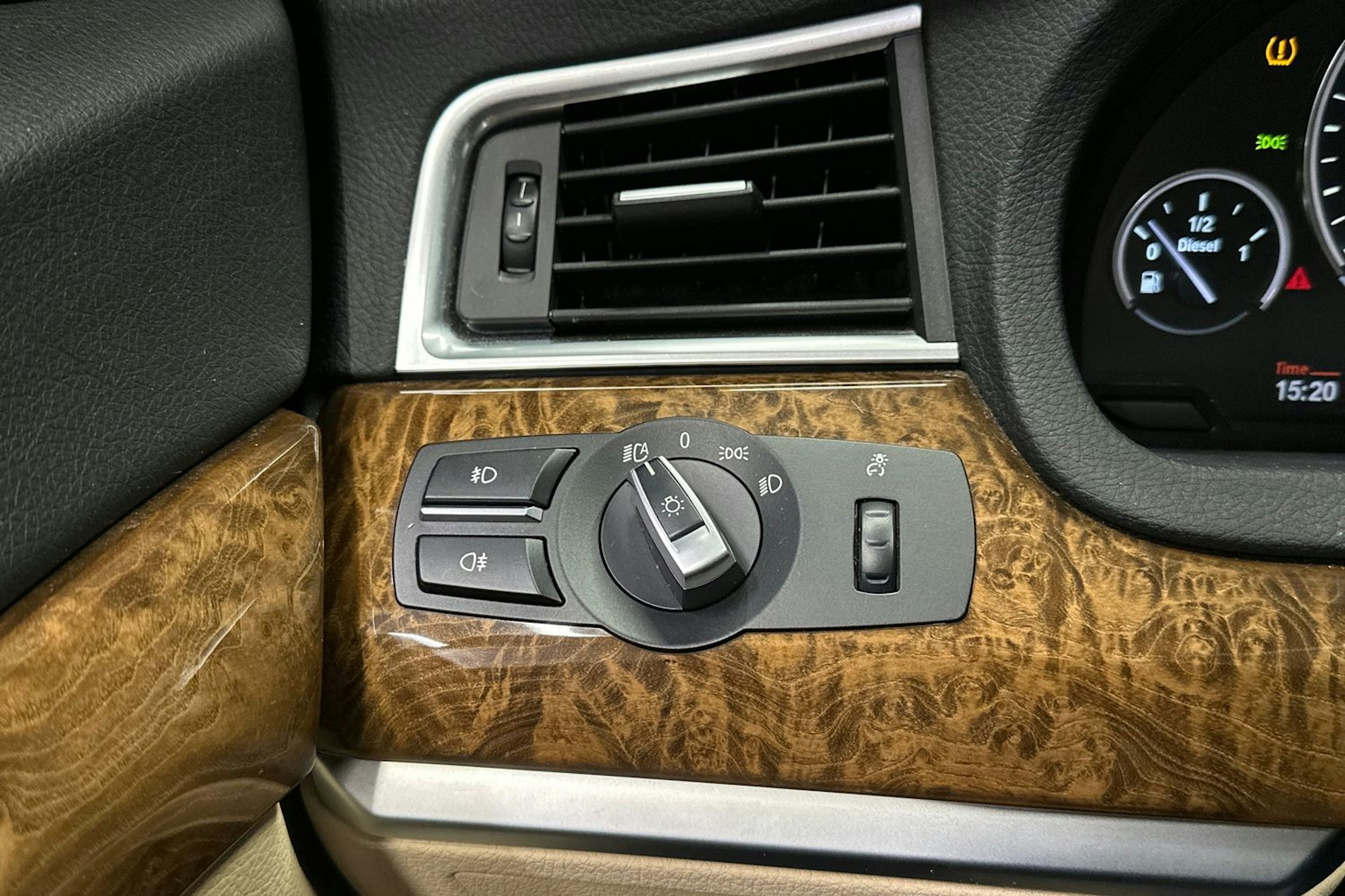 harmaa BMW 530 2010 kuva 23.