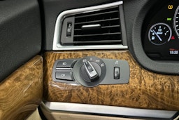 harmaa BMW 530 2010 kuva 23.