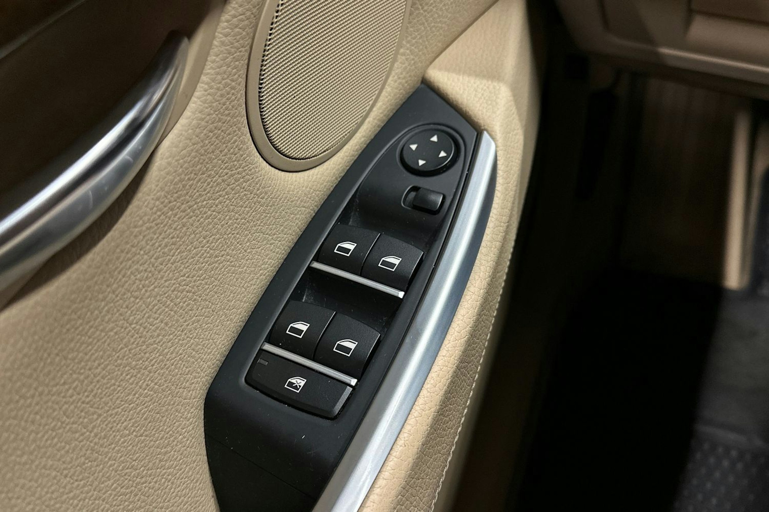 harmaa BMW 530 2010 kuva 24.