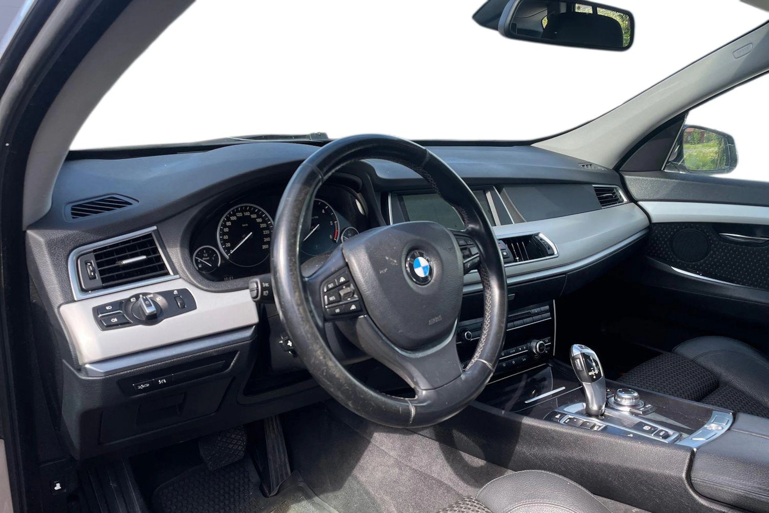 ruskea (beige) BMW 530 2011 kuva 3.