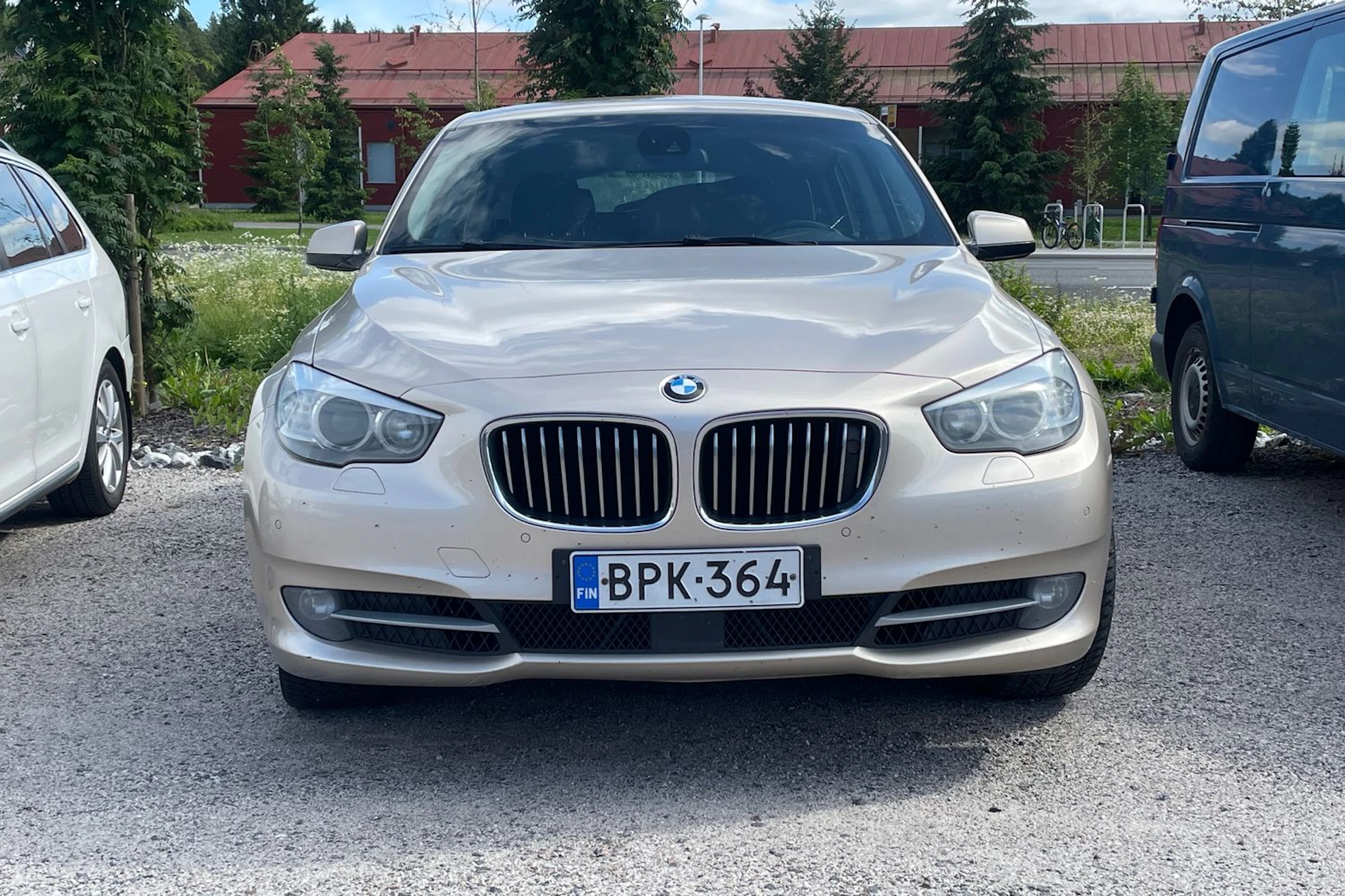 ruskea (beige) BMW 530 2011 kuva 4.
