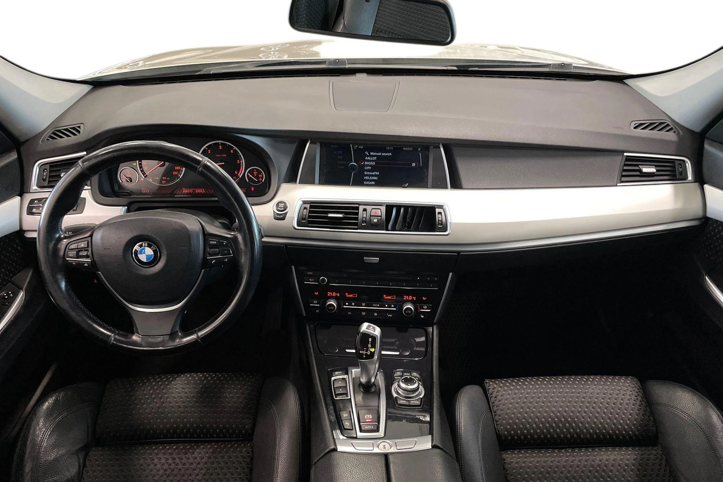 ruskea (beige) BMW 530 2011 kuva 7.