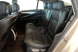 ruskea (beige) BMW 530 2011 kuva 8.