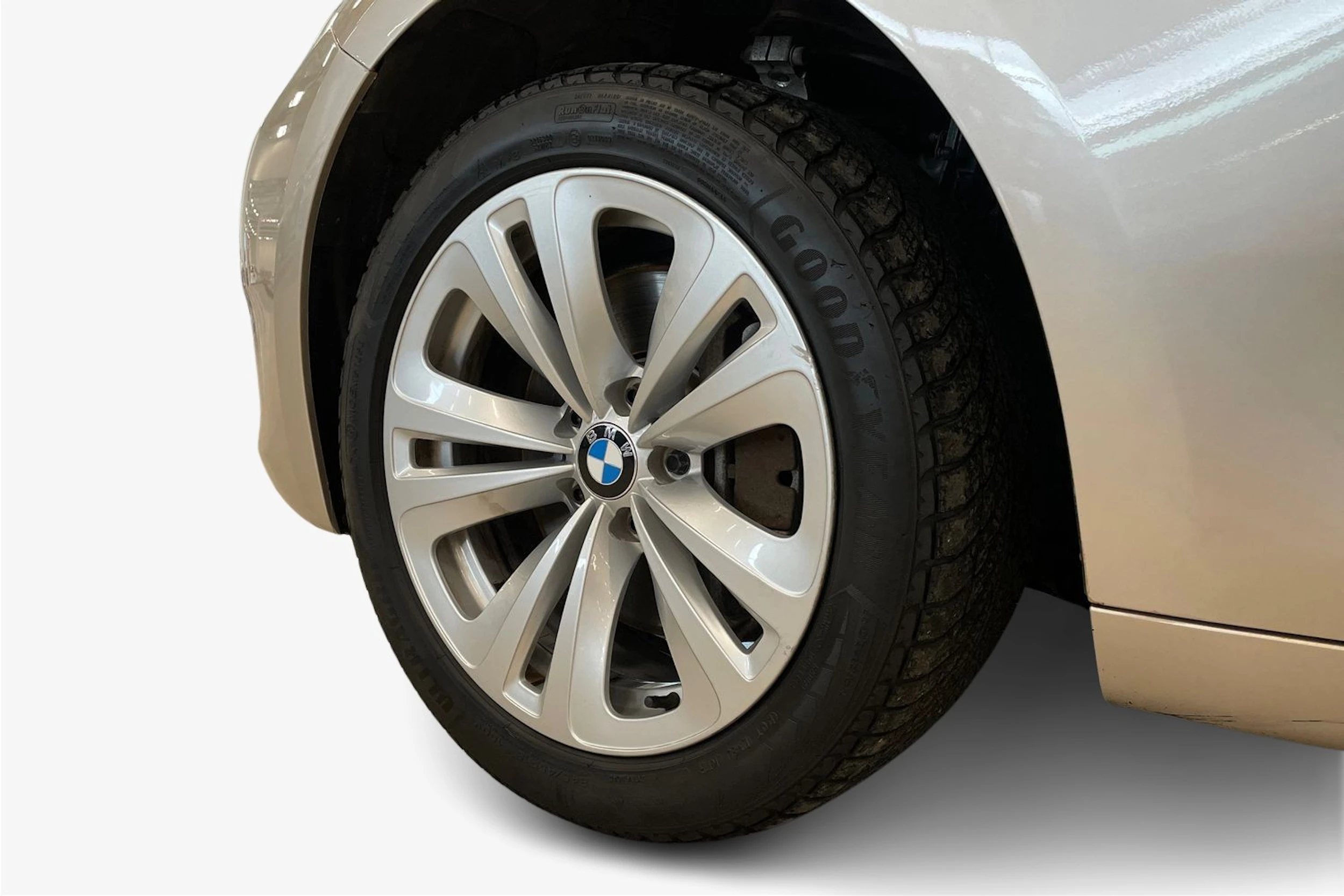 ruskea (beige) BMW 530 2011 kuva 9.