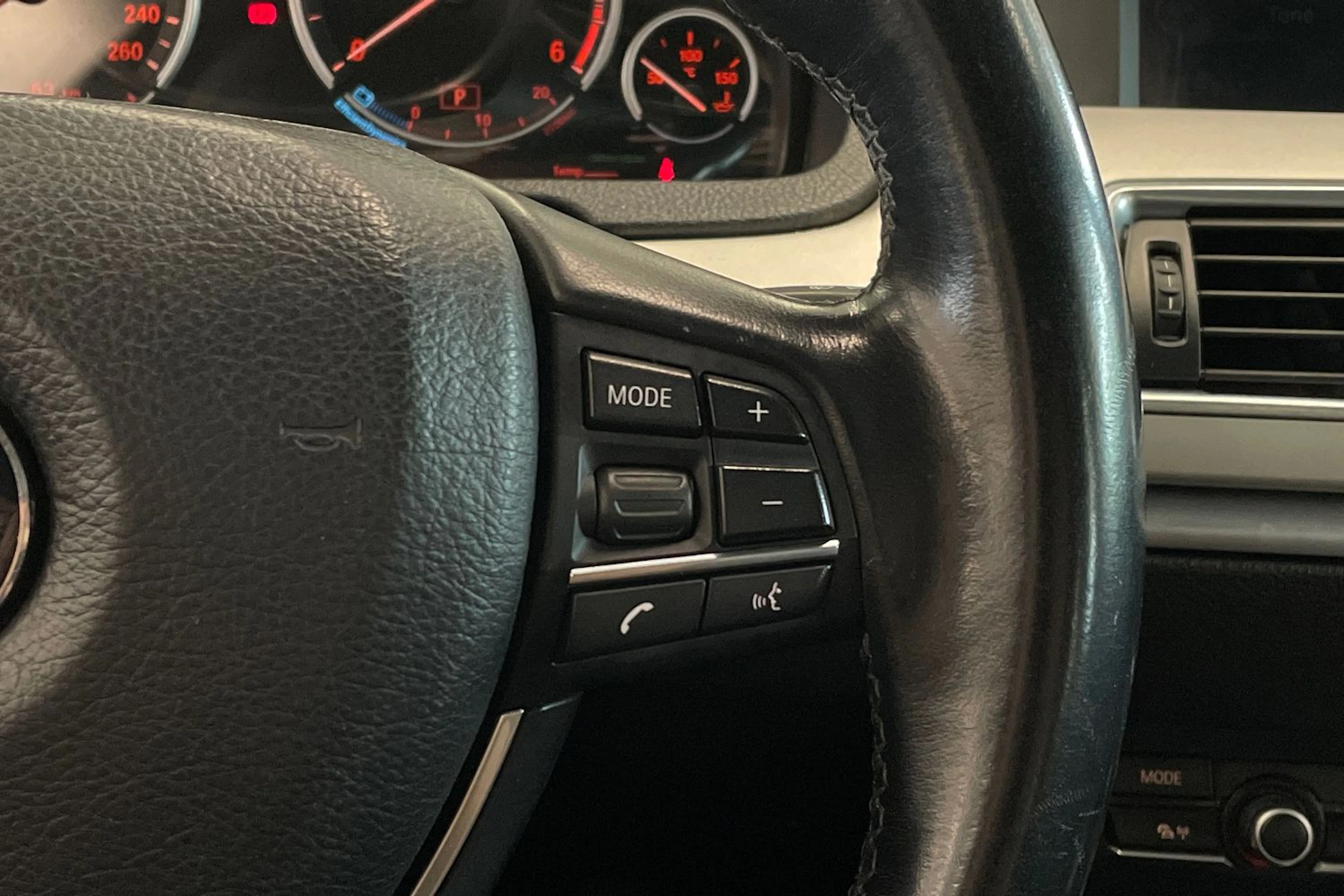 ruskea (beige) BMW 530 2011 kuva 15.