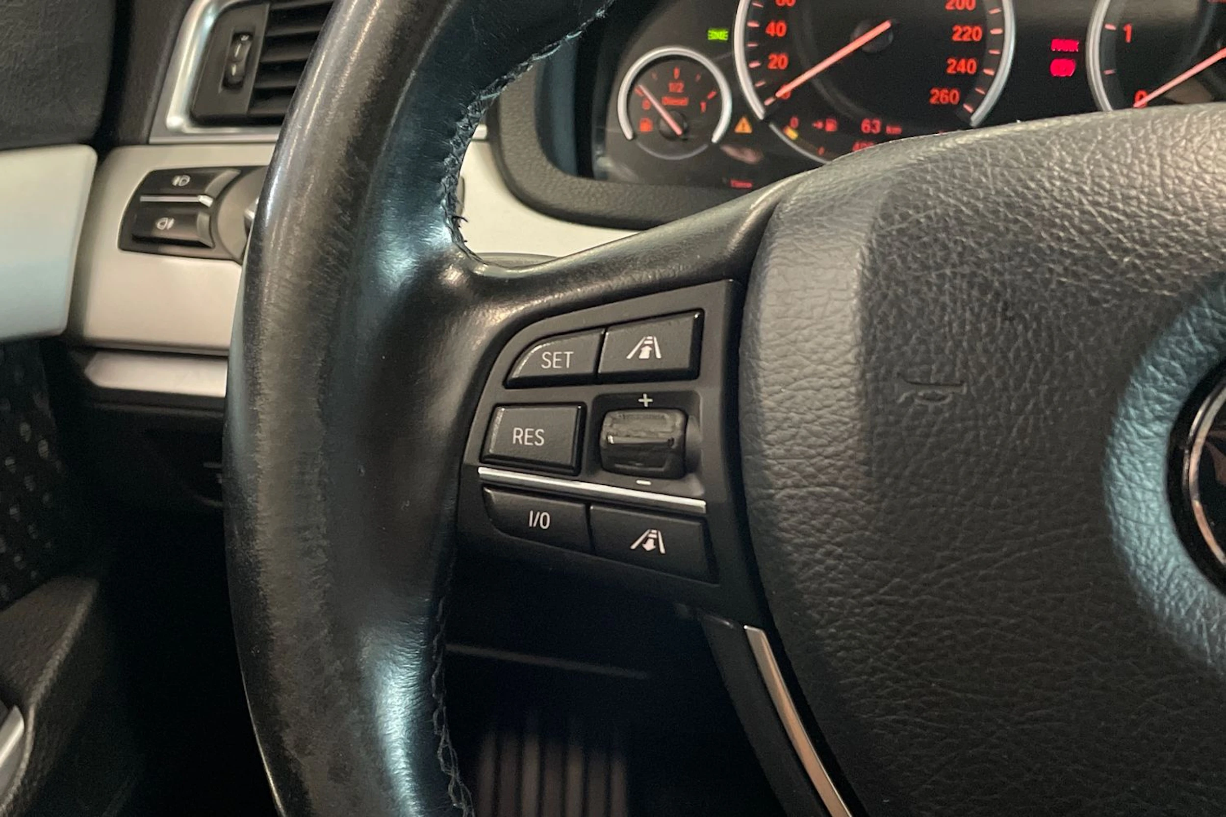 ruskea (beige) BMW 530 2011 kuva 16.
