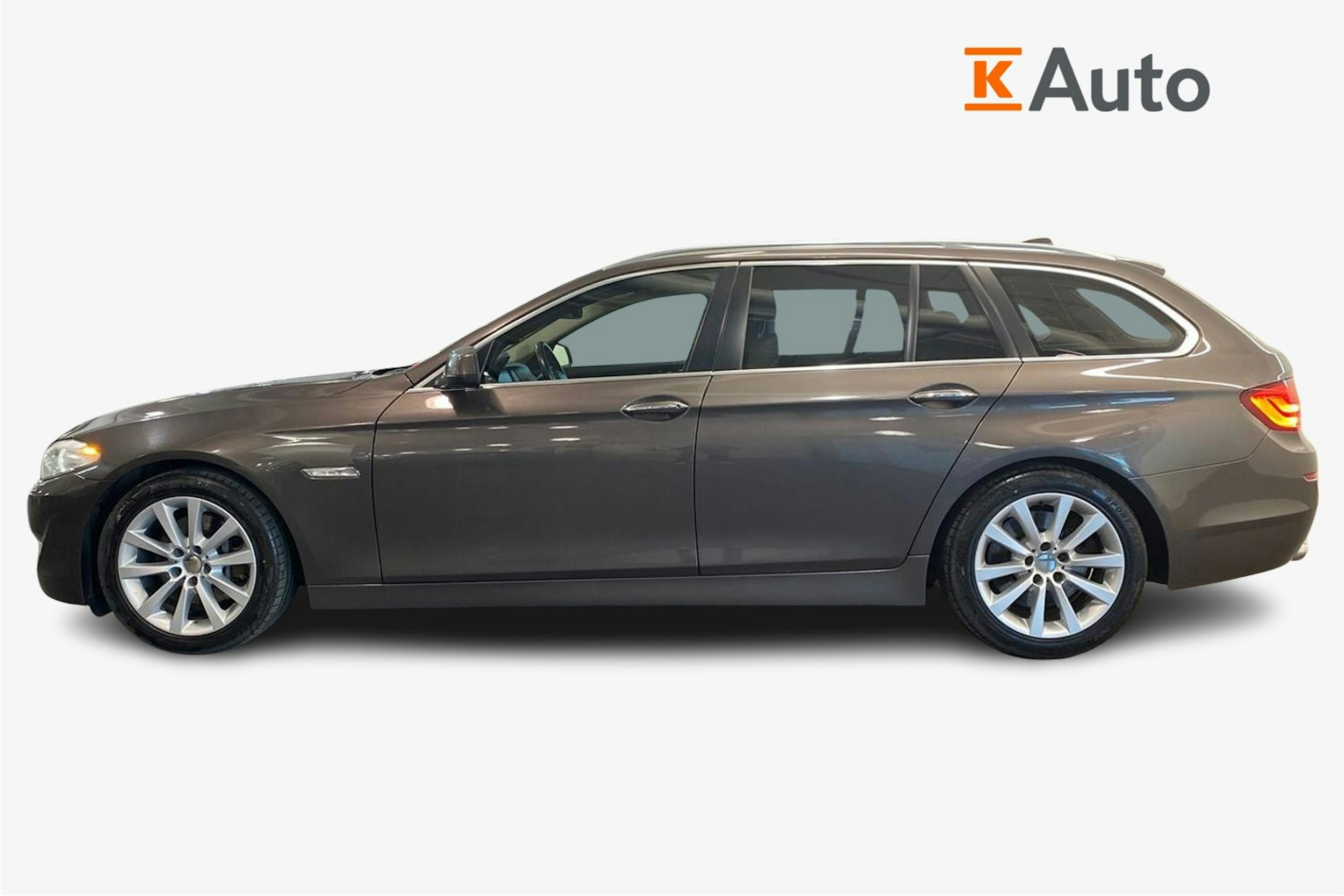ruskea (beige) BMW 530 2011 kuva 6.