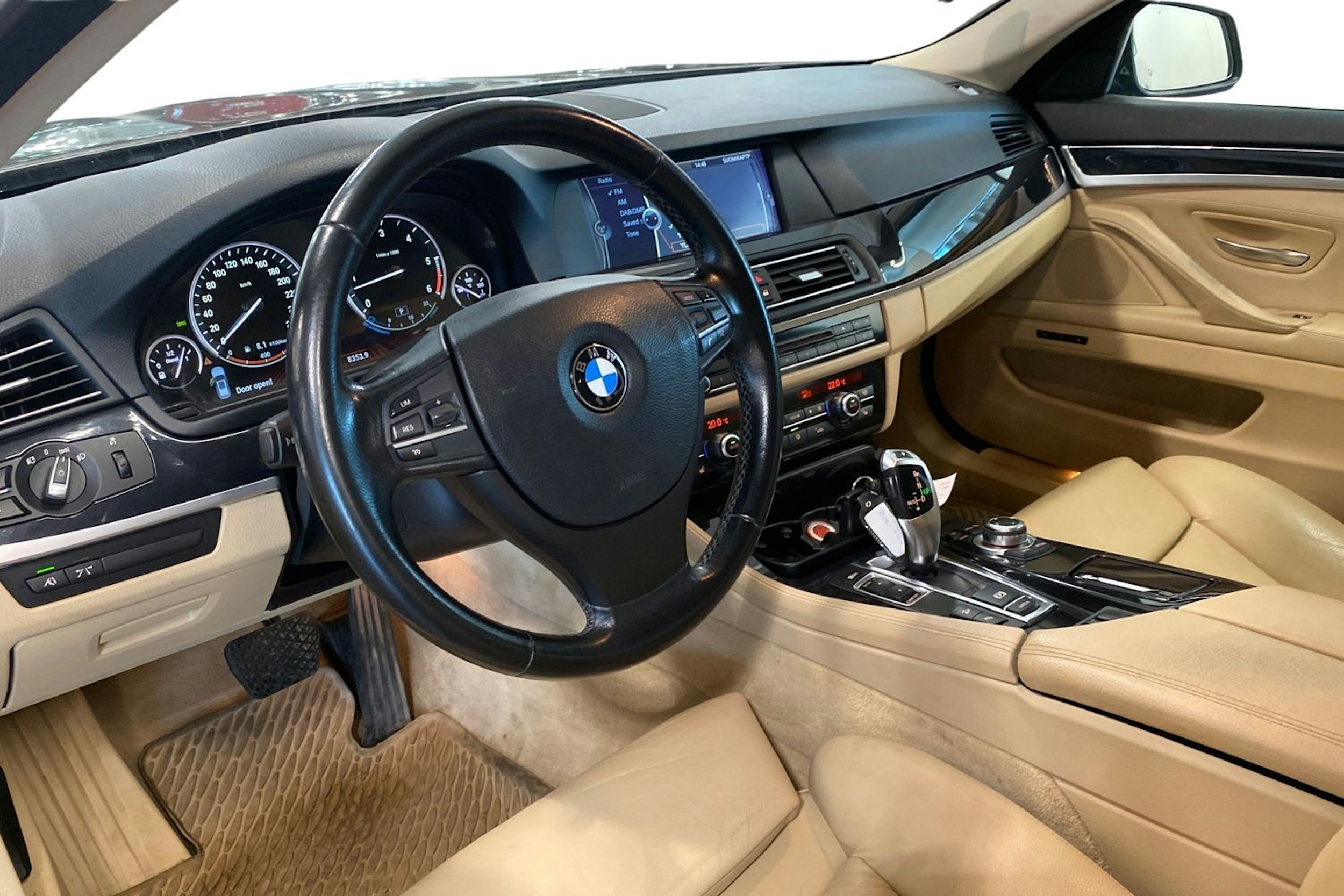 ruskea (beige) BMW 530 2011 kuva 7.