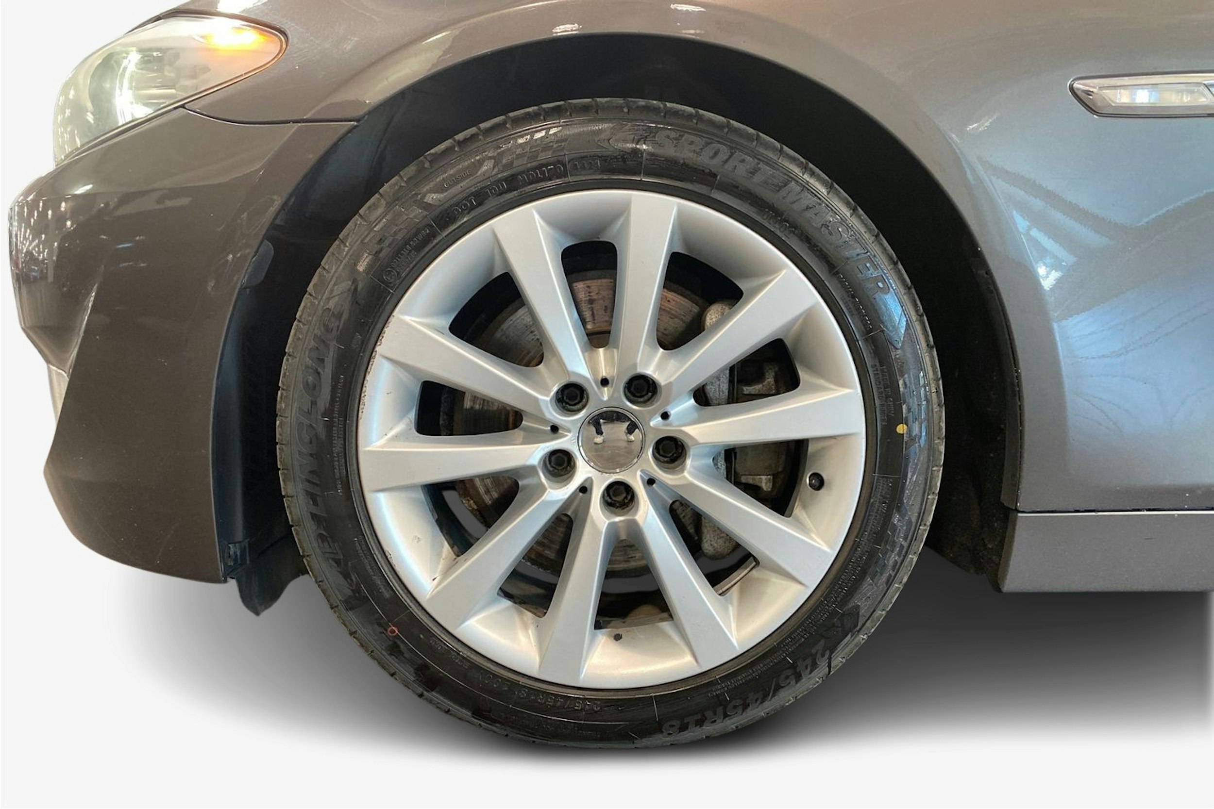 ruskea (beige) BMW 530 2011 kuva 11.