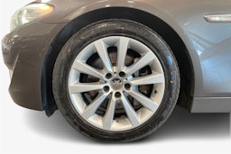 ruskea (beige) BMW 530 2011 kuva 11.