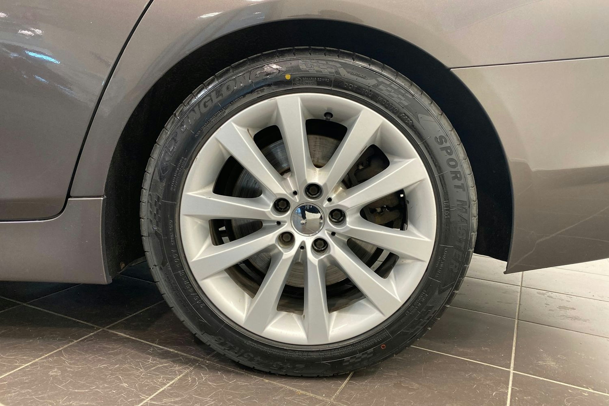ruskea (beige) BMW 530 2011 kuva 13.