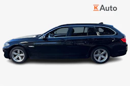 musta BMW 530 2011 kuva 5.