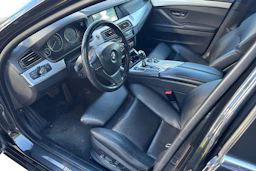 musta BMW 530 2011 kuva 6.