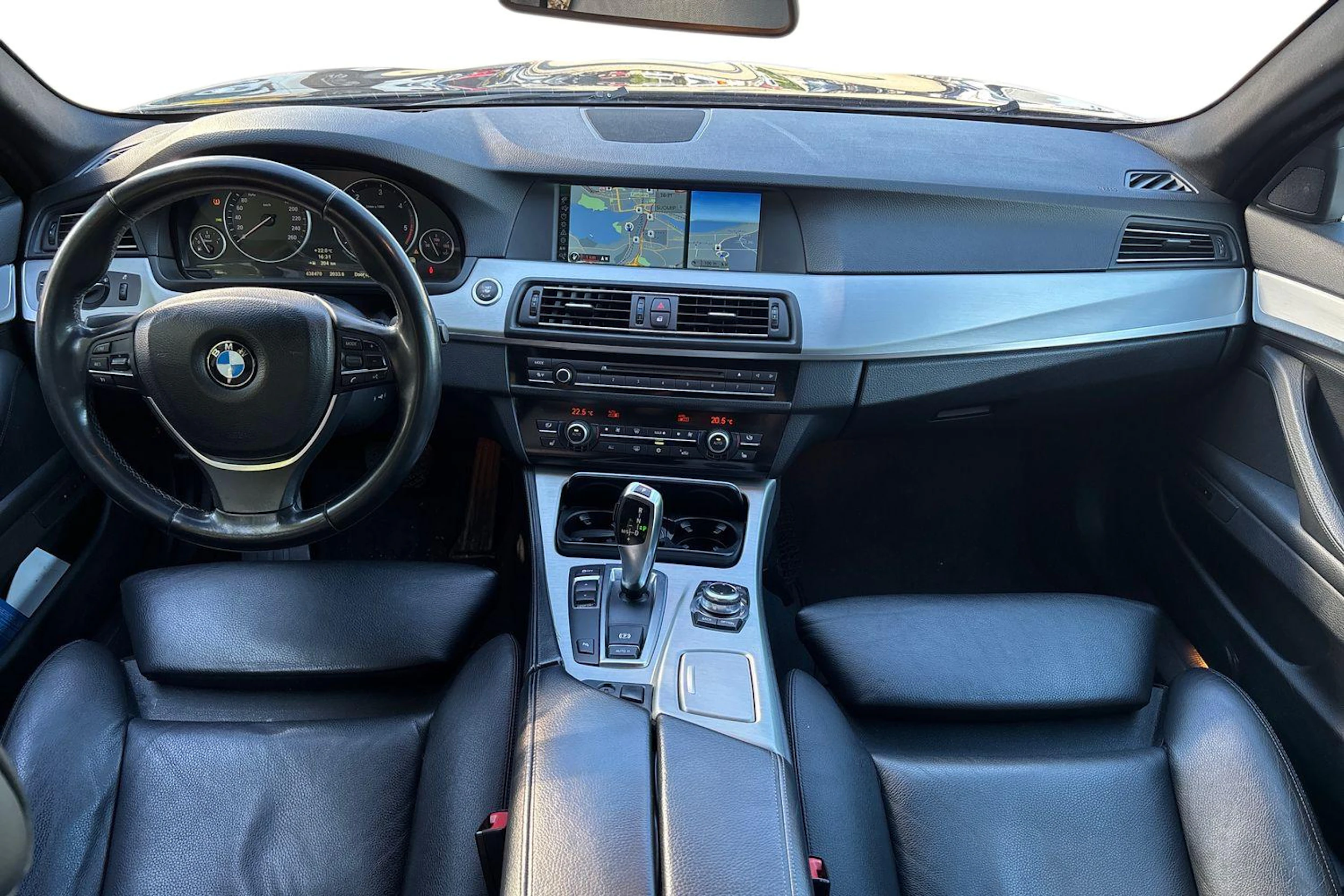 musta BMW 530 2011 kuva 7.