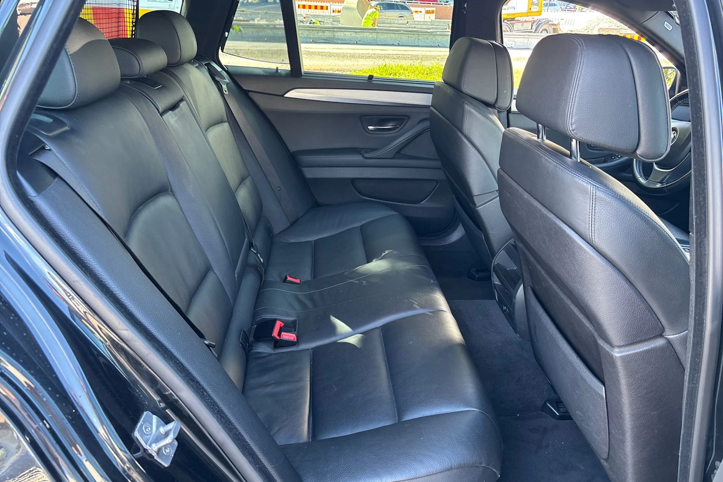 musta BMW 530 2011 kuva 12.