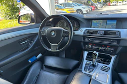 musta BMW 530 2011 kuva 15.