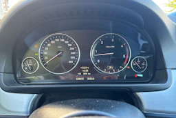 musta BMW 530 2011 kuva 16.