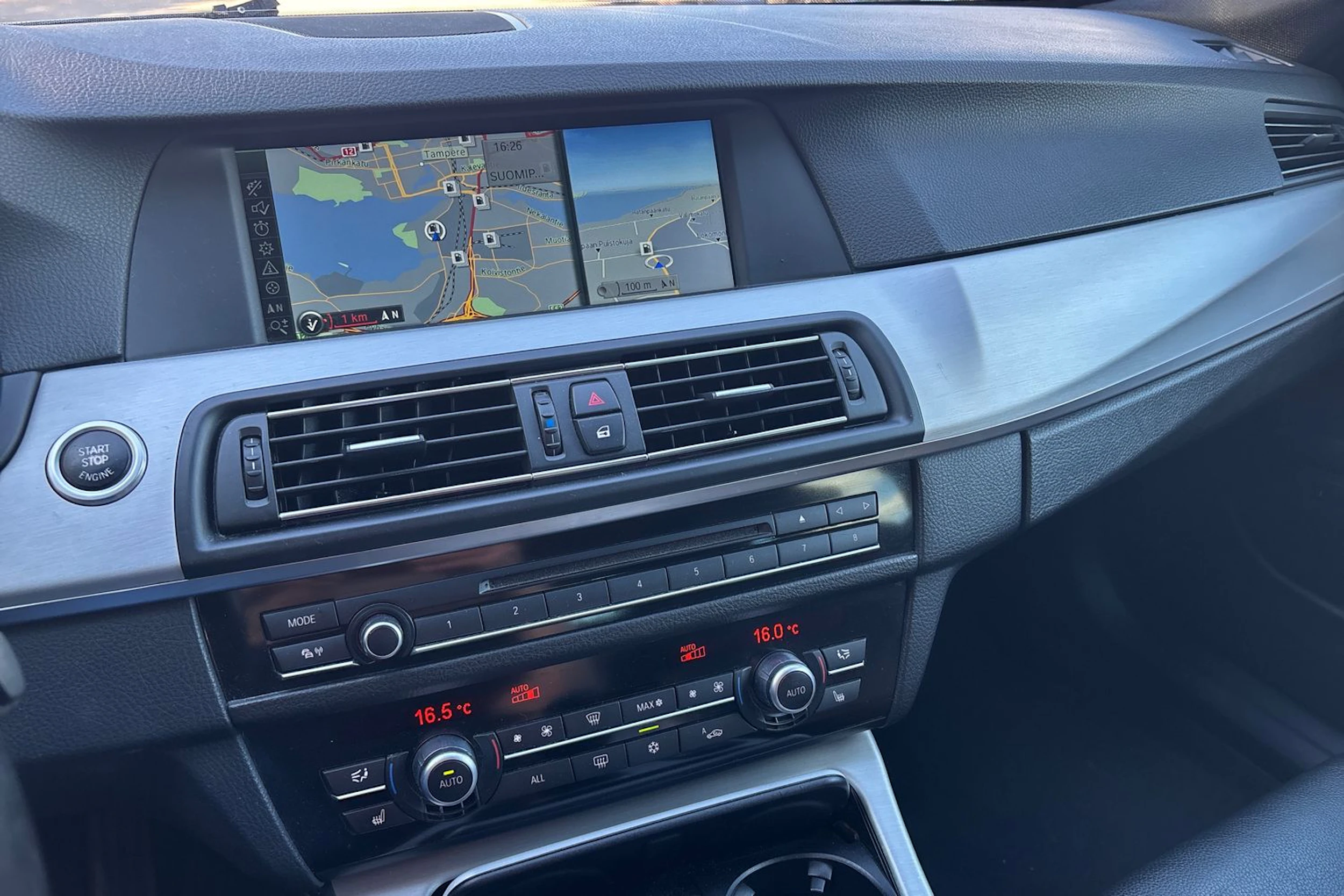 musta BMW 530 2011 kuva 17.
