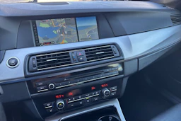 musta BMW 530 2011 kuva 17.