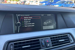 musta BMW 530 2011 kuva 18.