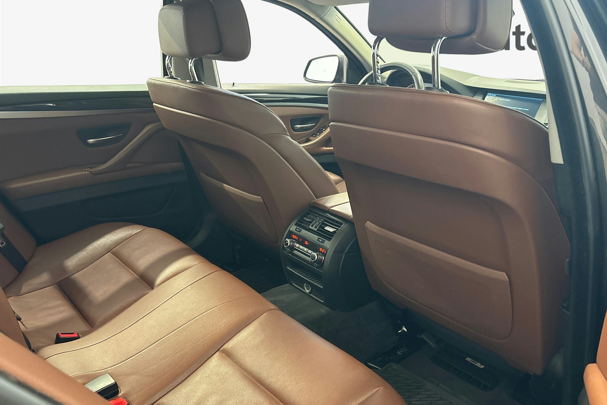 harmaa BMW 530 2011 kuva 11.
