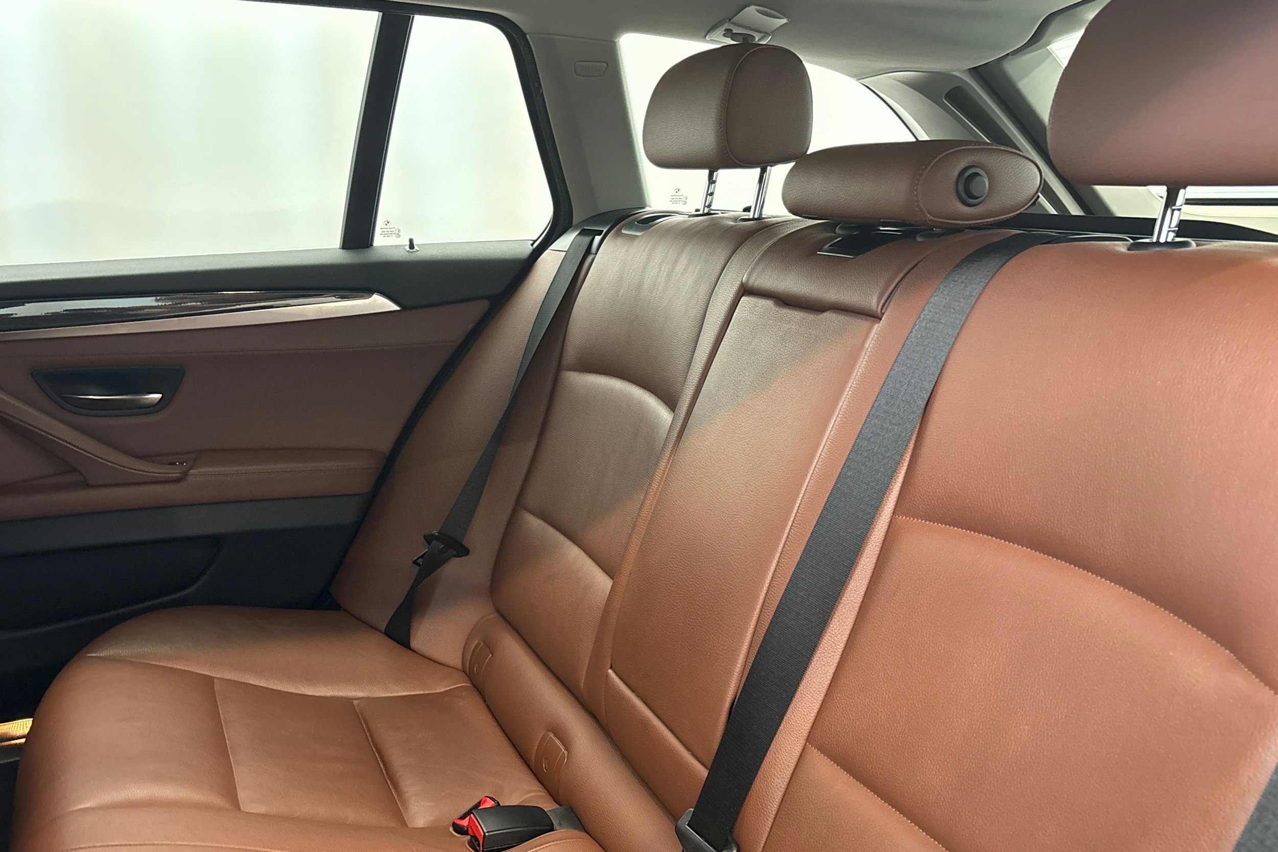 harmaa BMW 530 2011 kuva 13.