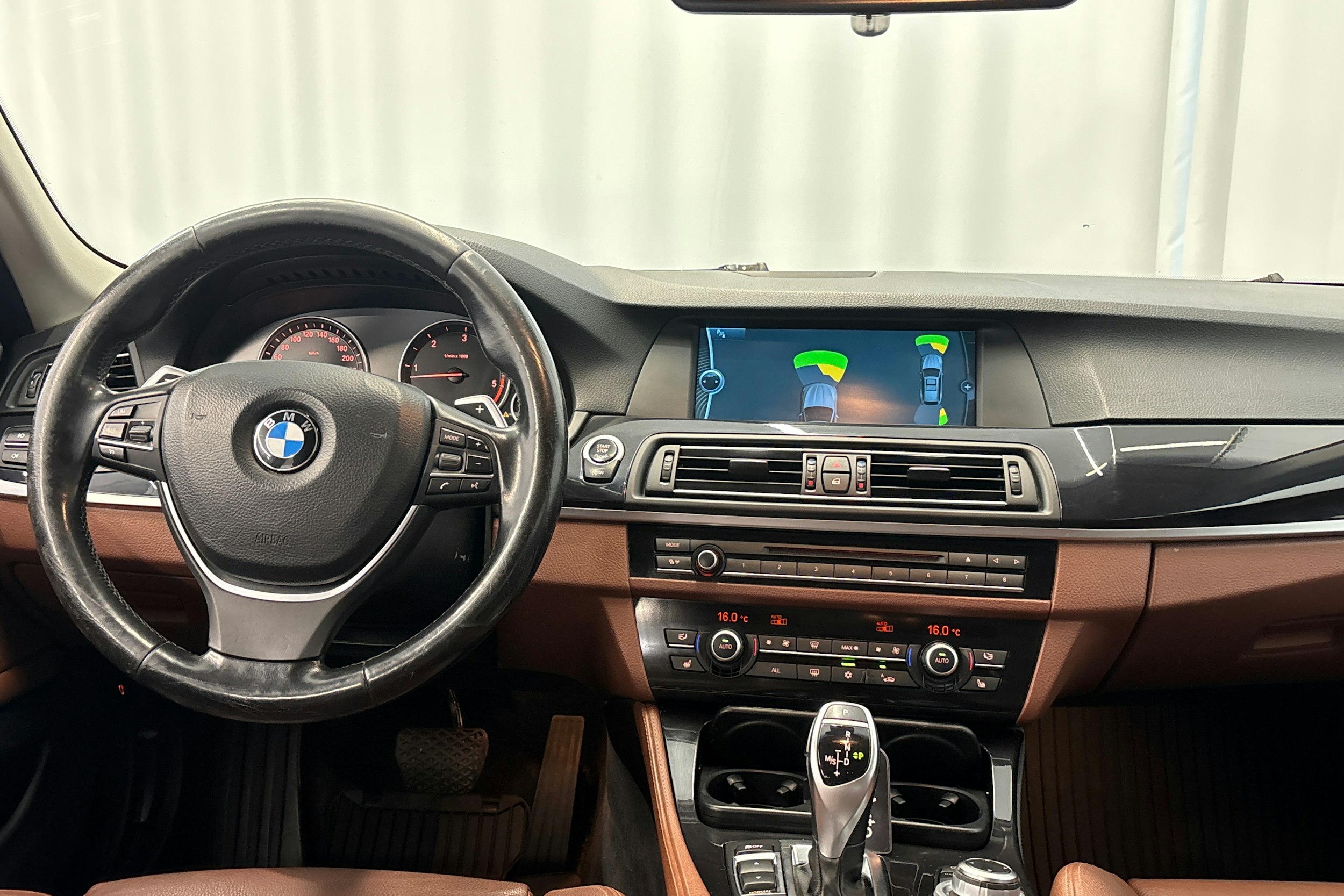 harmaa BMW 530 2011 kuva 15.