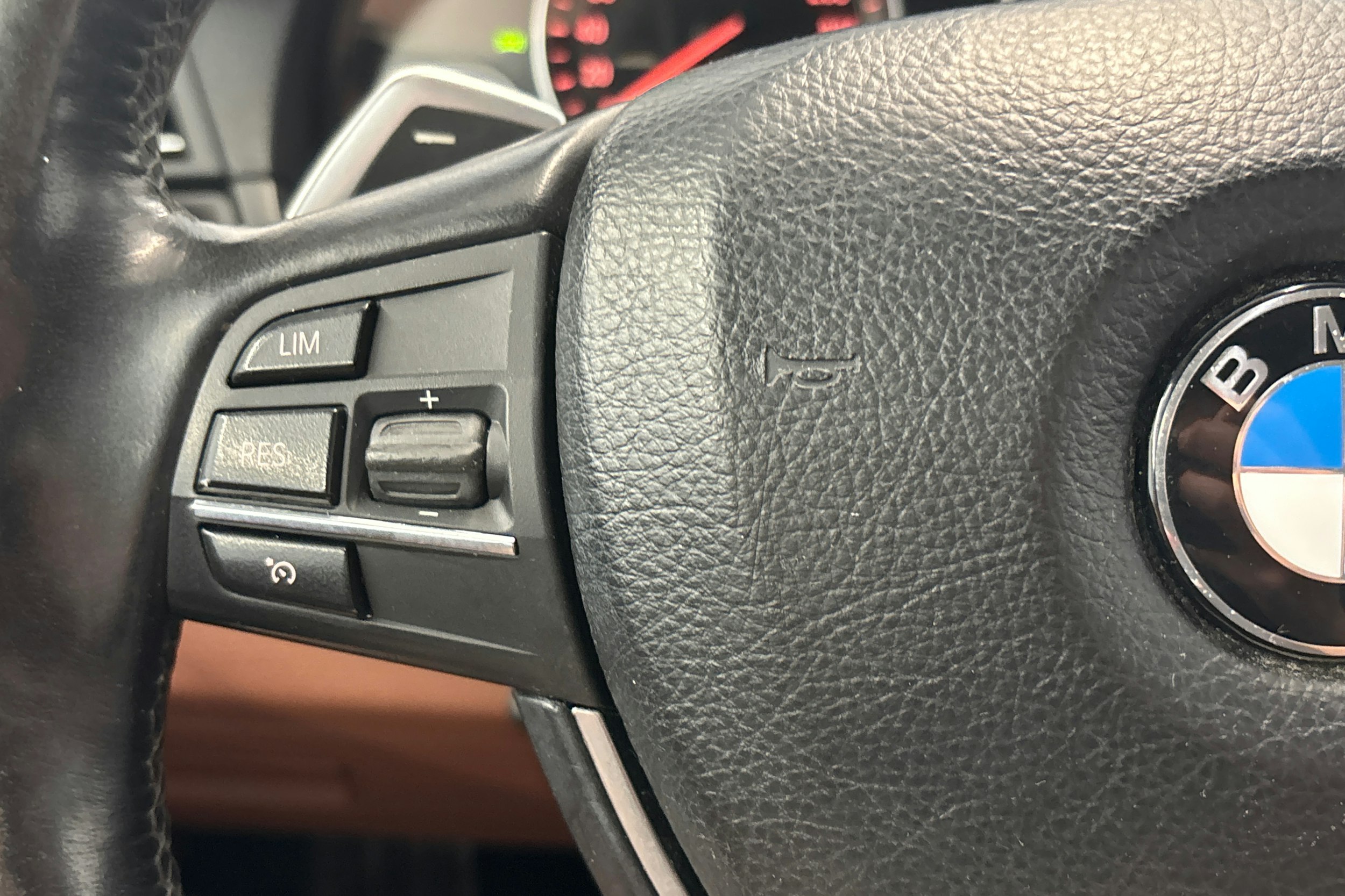 harmaa BMW 530 2011 kuva 17.