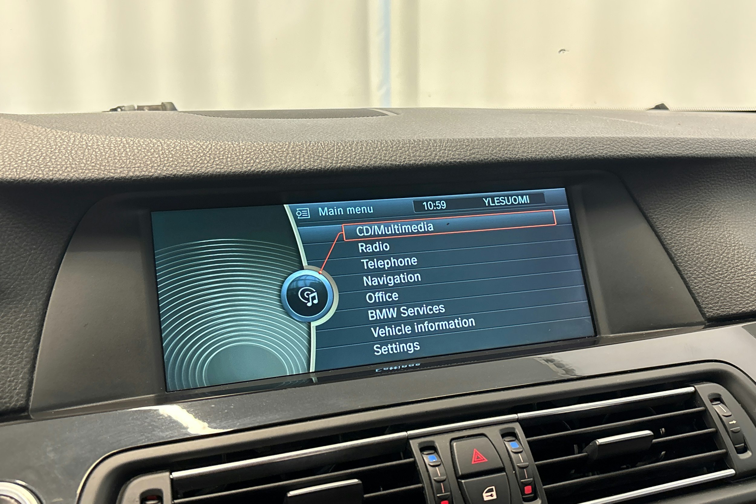 harmaa BMW 530 2011 kuva 20.