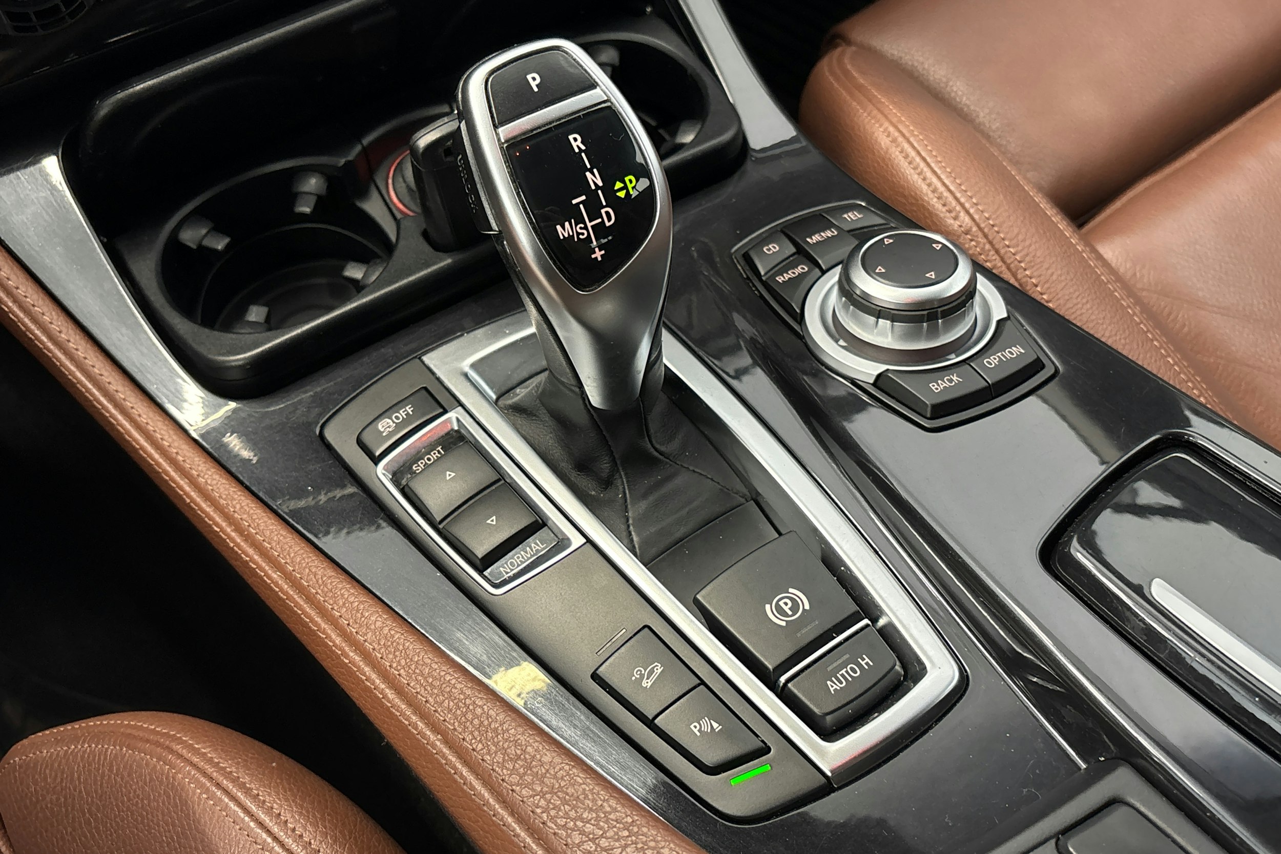 harmaa BMW 530 2011 kuva 27.