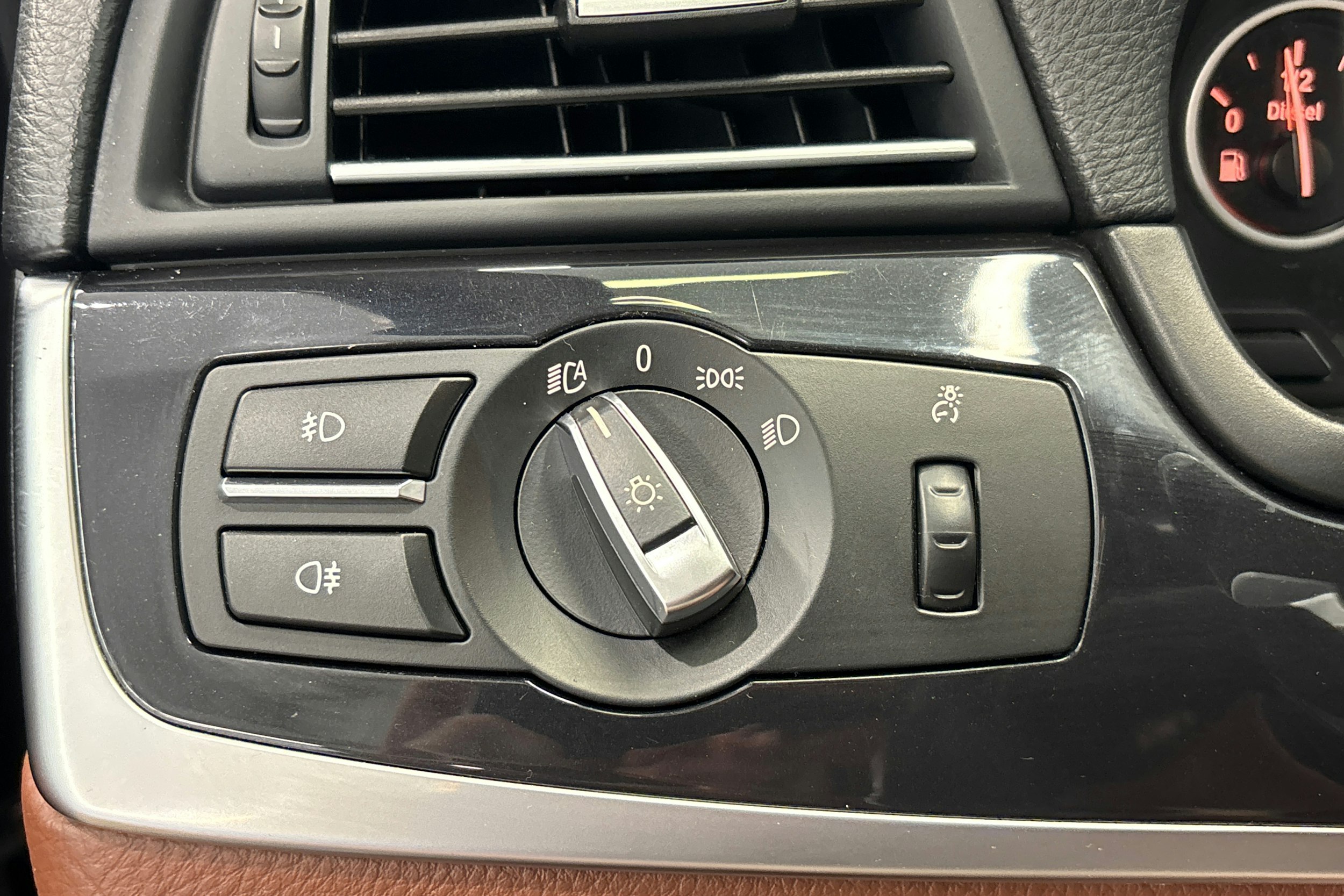harmaa BMW 530 2011 kuva 28.