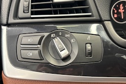 harmaa BMW 530 2011 kuva 28.