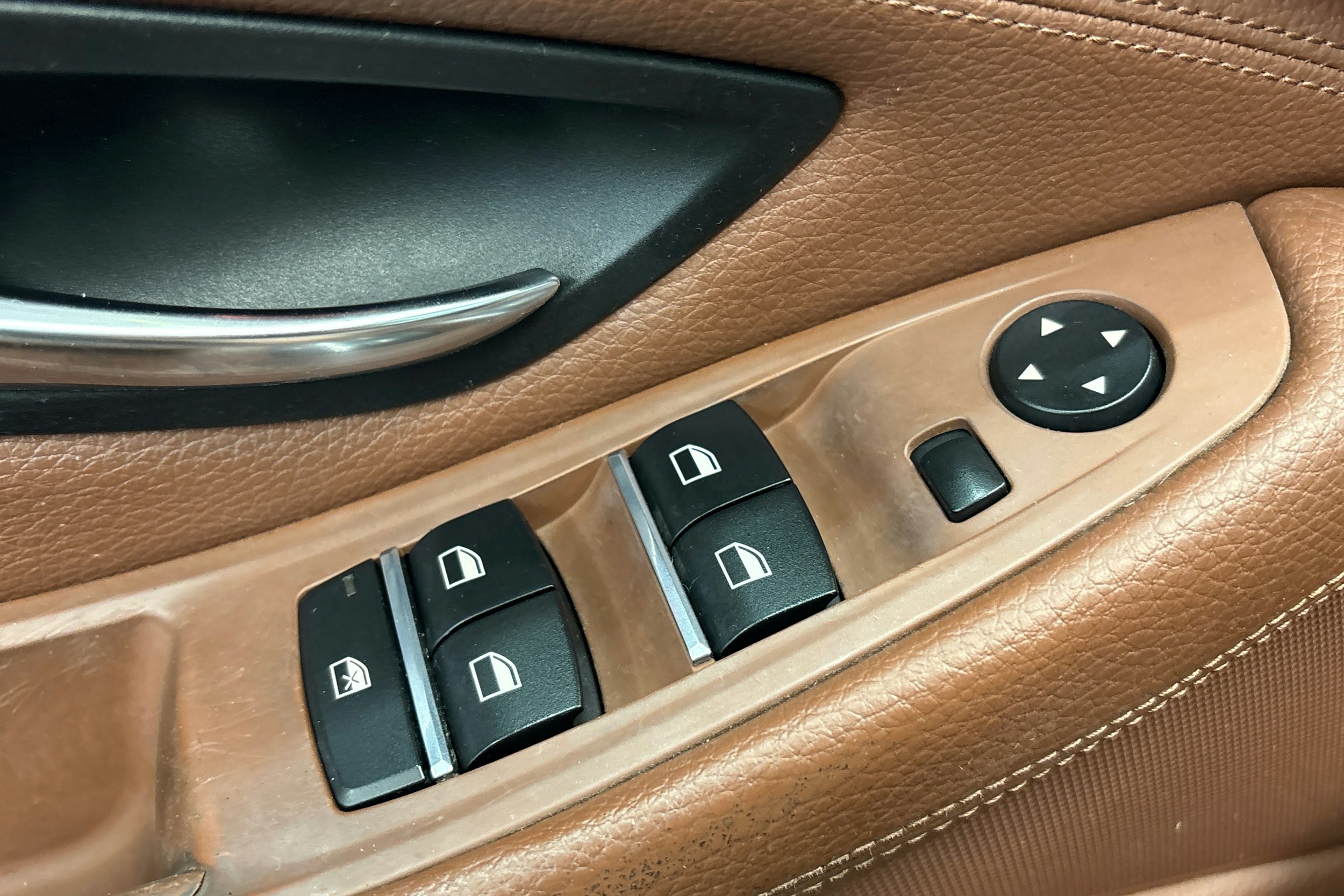 harmaa BMW 530 2011 kuva 29.