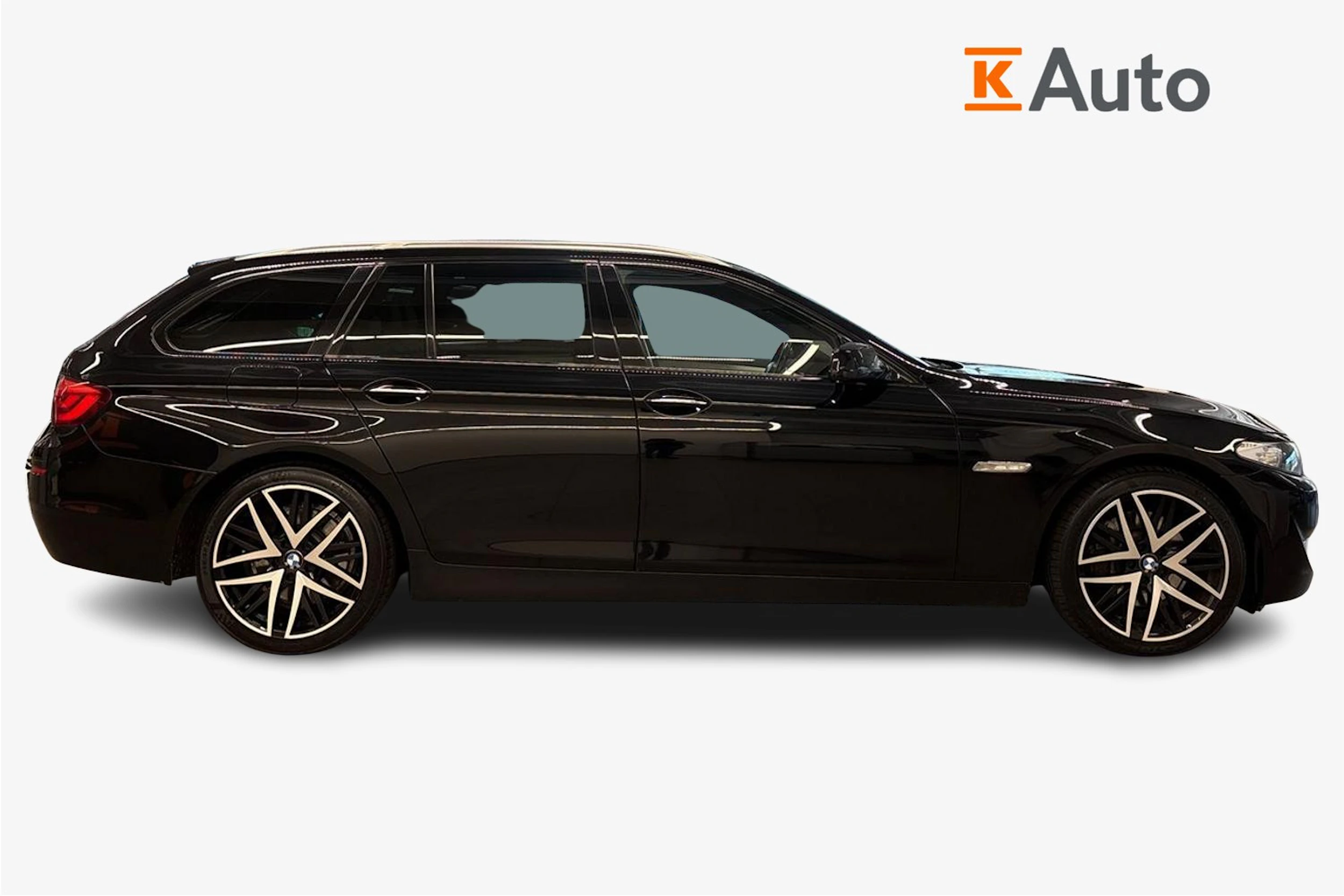 musta BMW 530 2011 kuva 5.