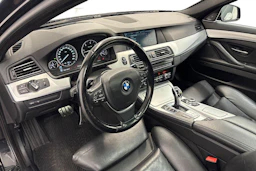 musta BMW 530 2011 kuva 6.