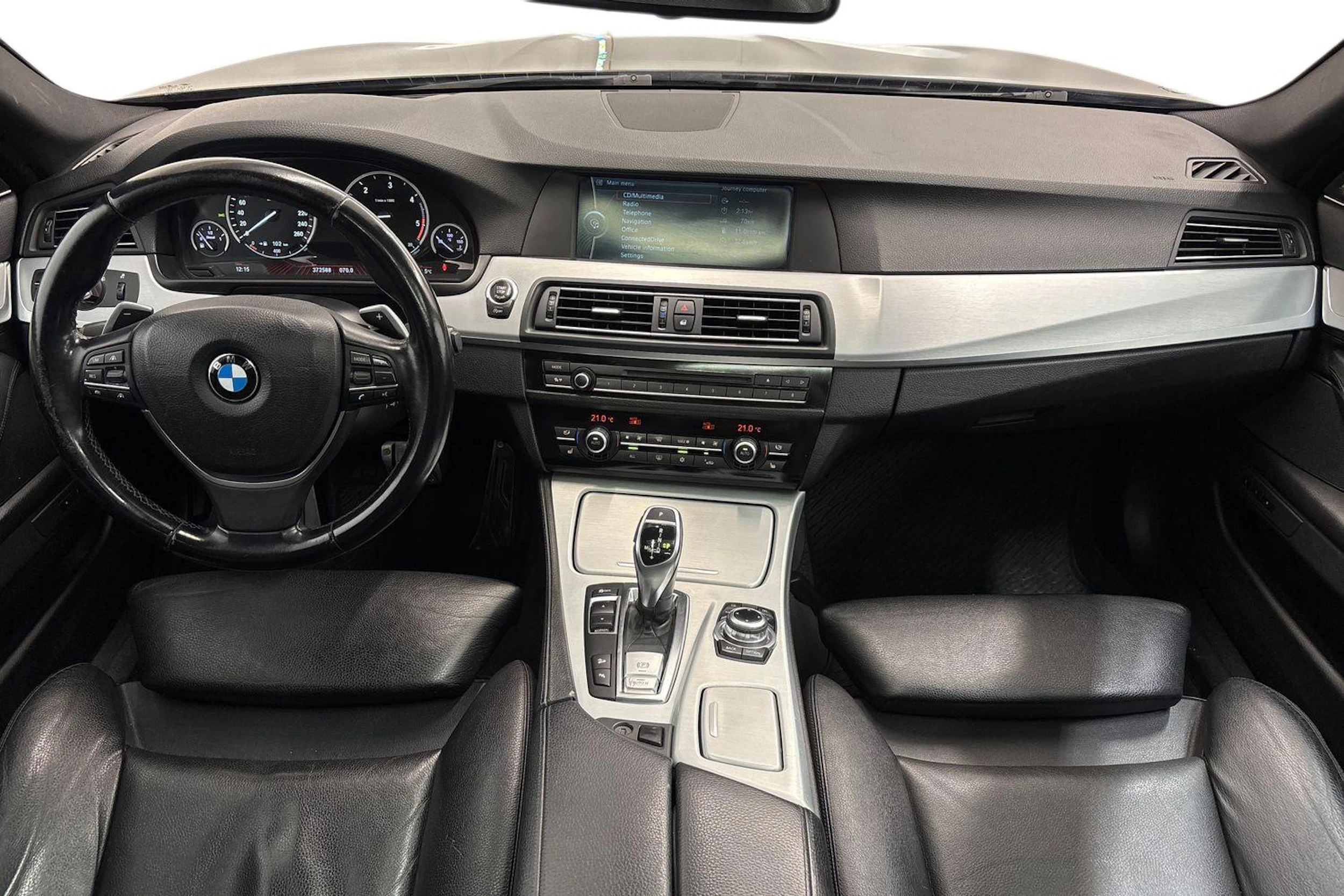 musta BMW 530 2011 kuva 7.