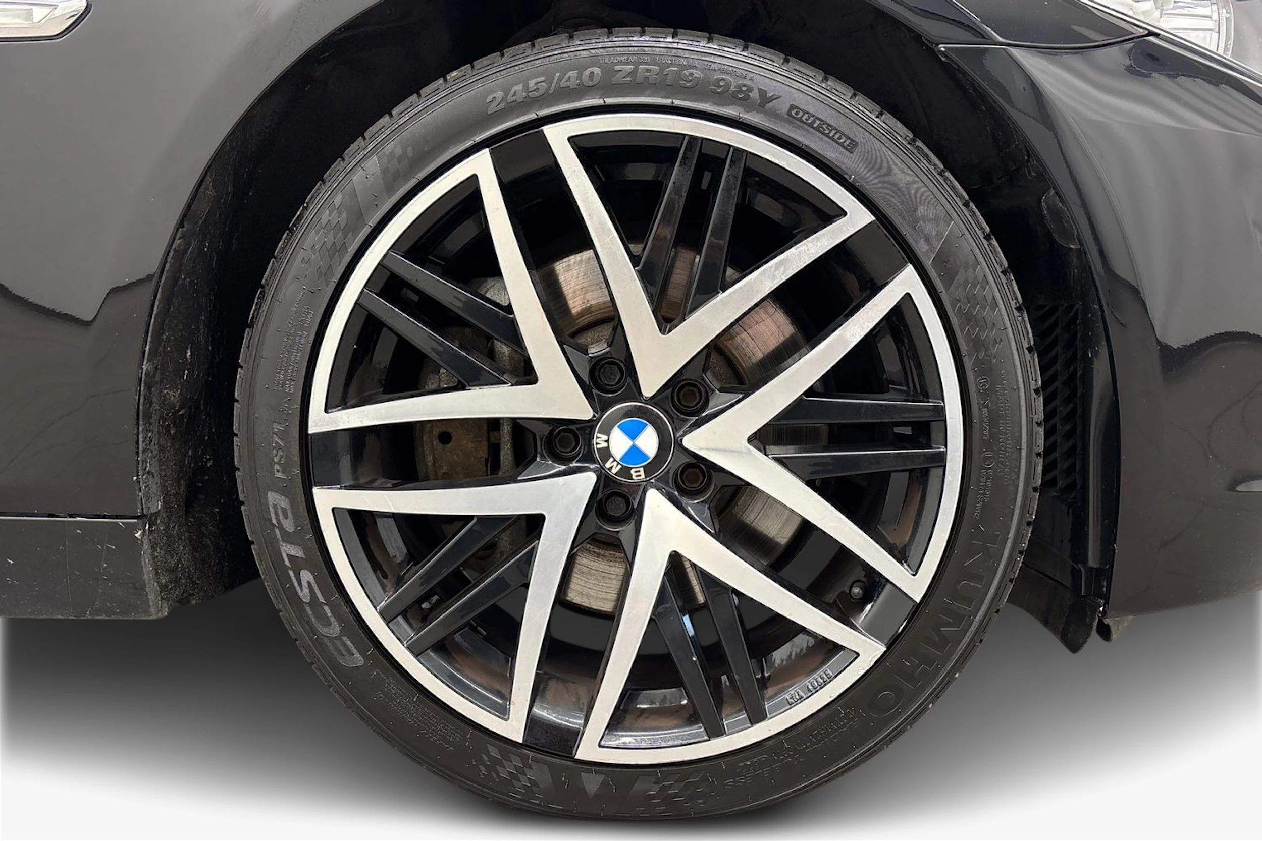 musta BMW 530 2011 kuva 9.
