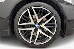 musta BMW 530 2011 kuva 9.