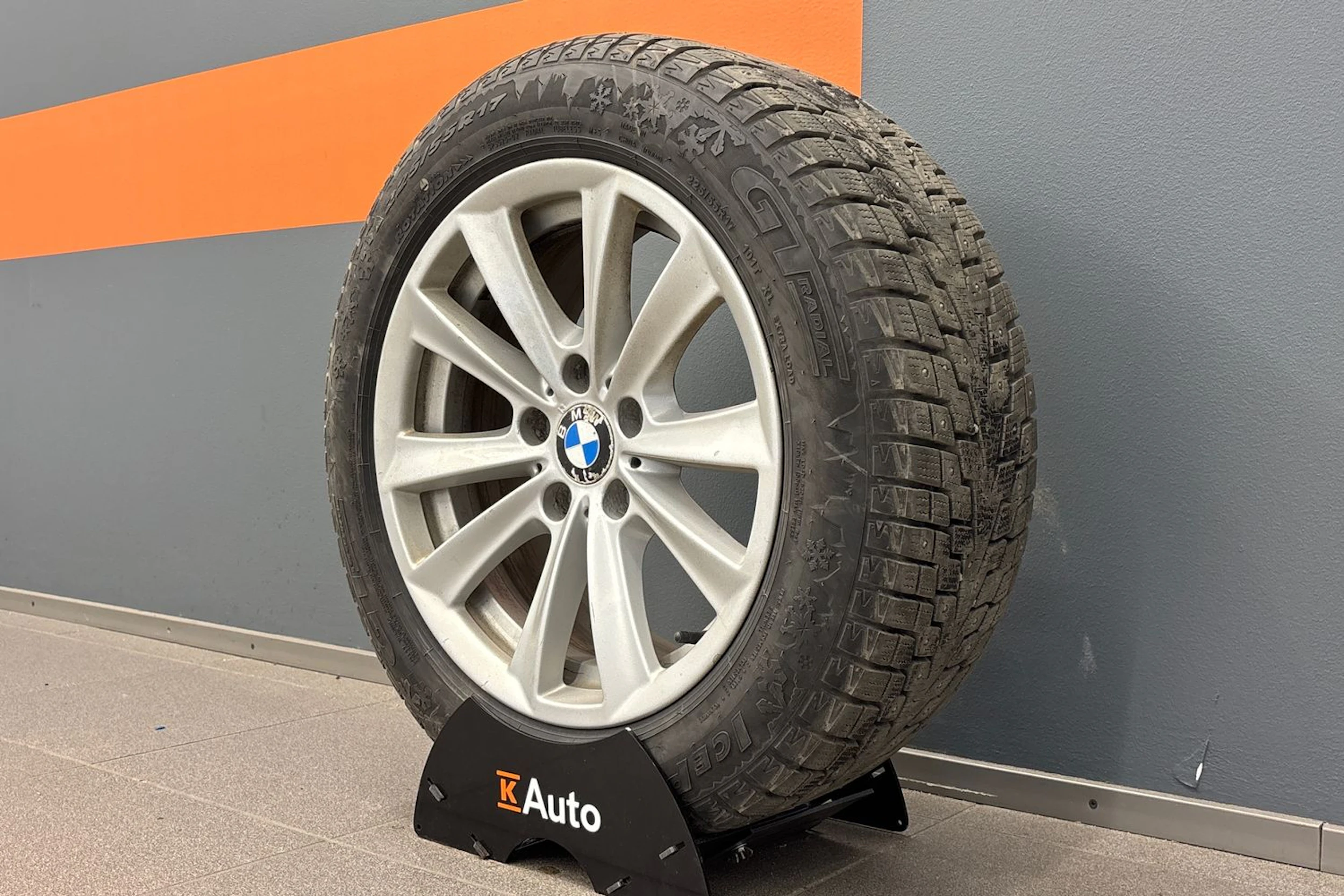 musta BMW 530 2011 kuva 10.