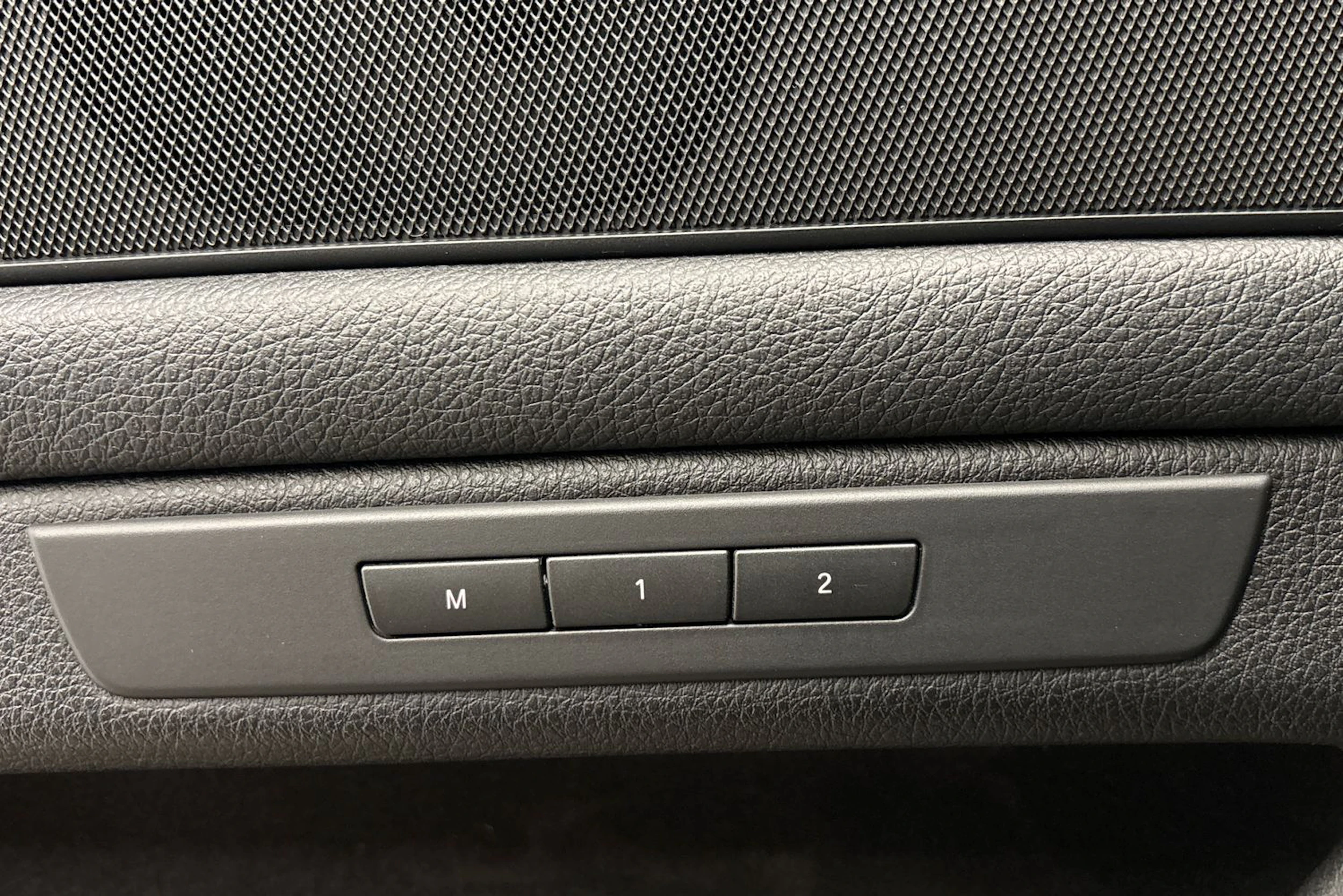 musta BMW 530 2011 kuva 13.