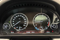 musta BMW 530 2011 kuva 18.