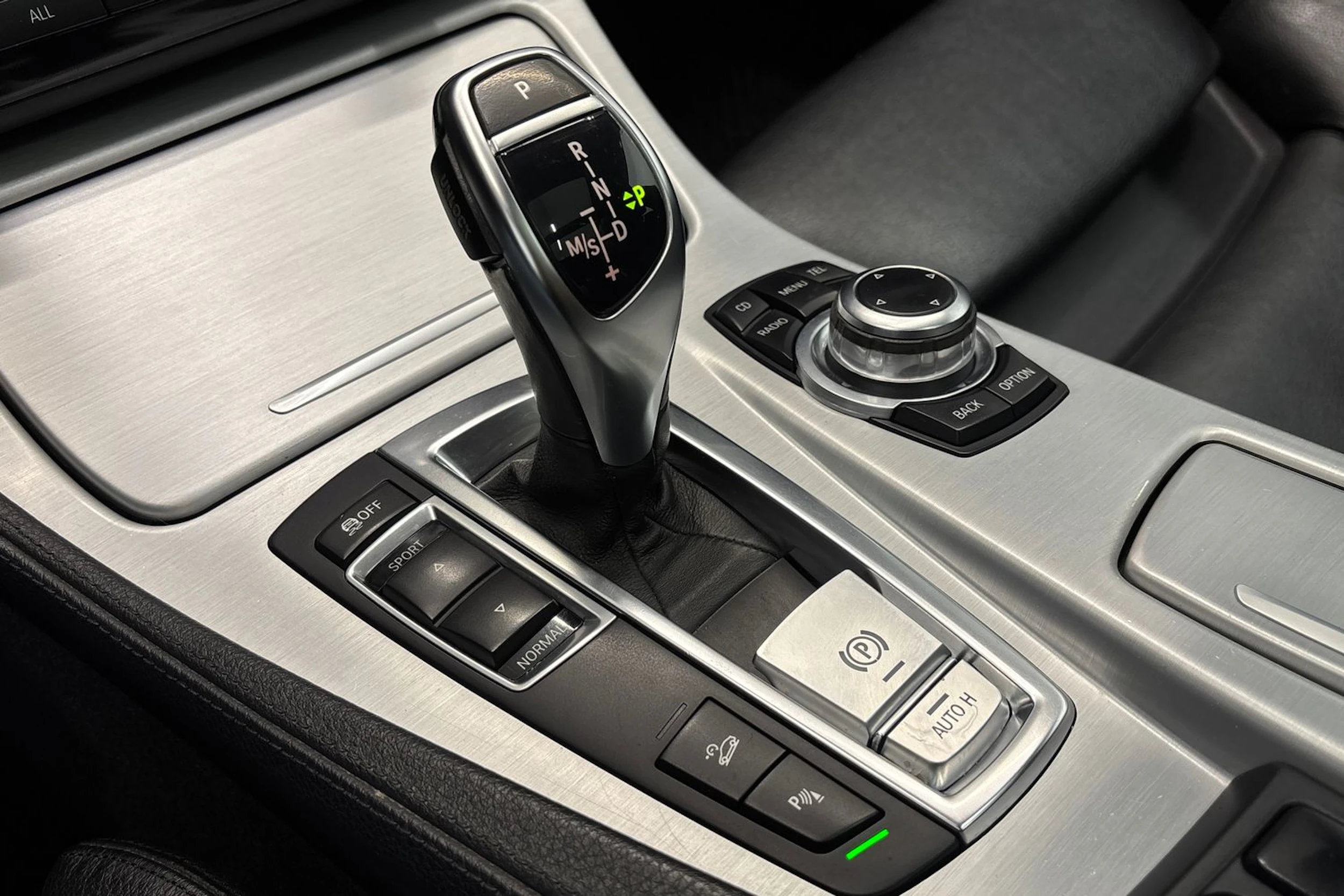 musta BMW 530 2011 kuva 23.