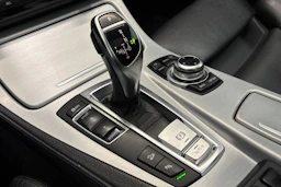 musta BMW 530 2011 kuva 23.