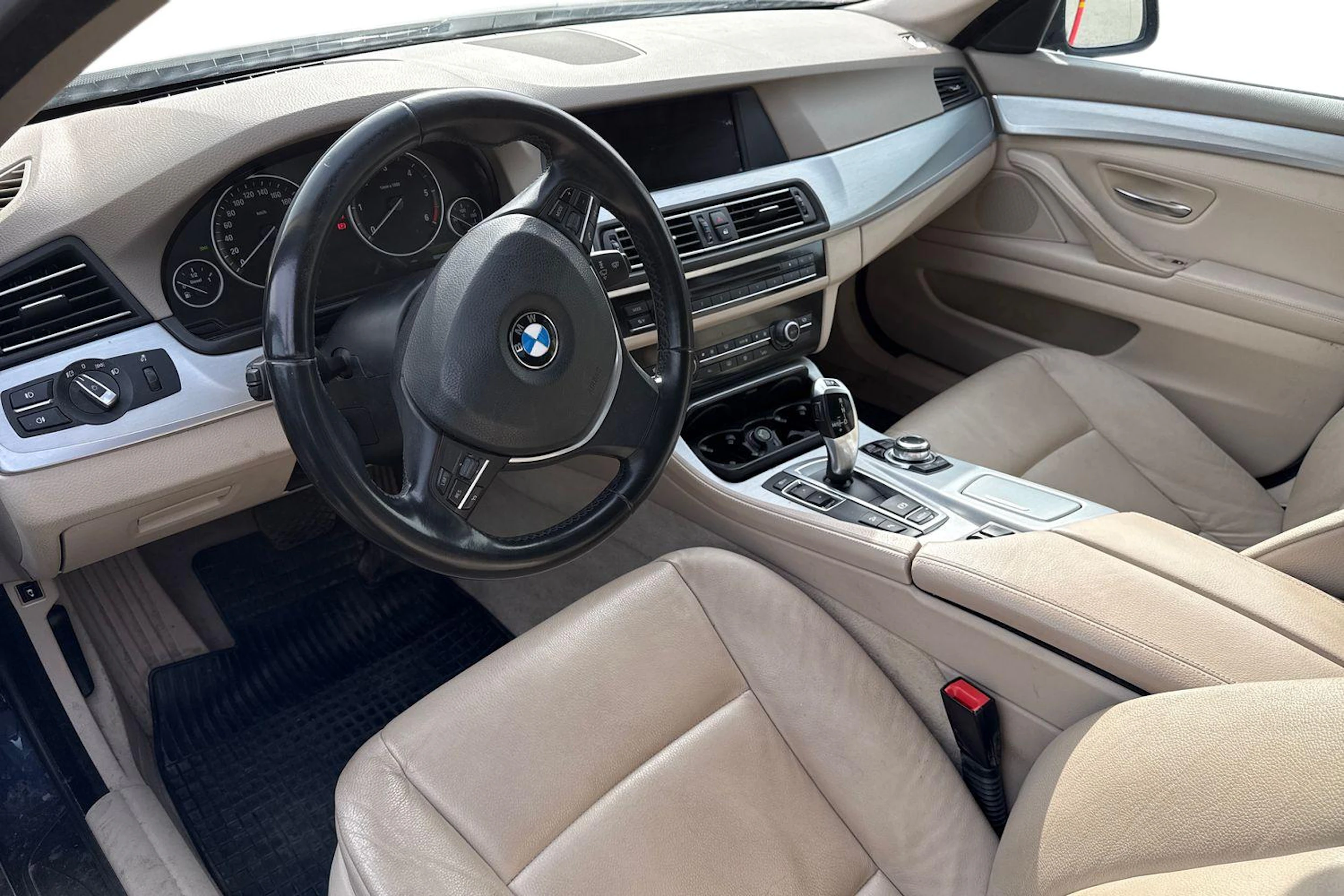 sininen BMW 530 2012 kuva 3.